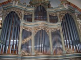 Die Orgel erklingt.