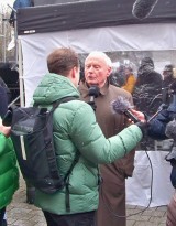 Im anschließenden Interview bekräftigt Oskar Lafontaine die vorgetragenen Positionen.